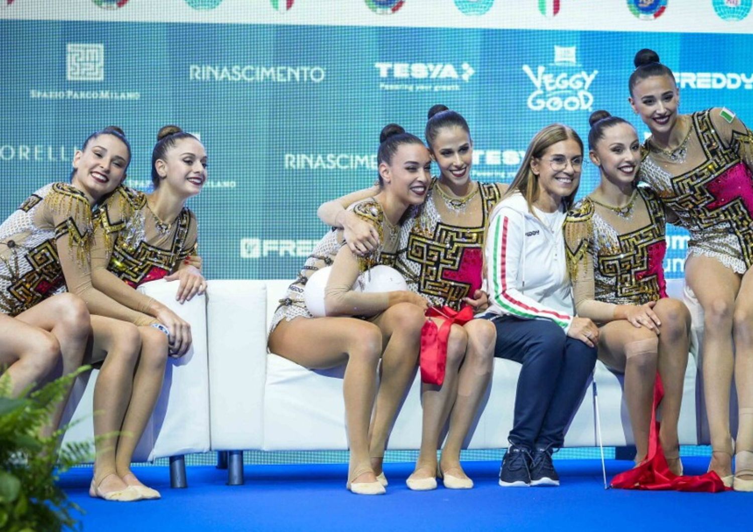 Emanuela Maccarani con Farfalle durante la Coppa del Mondo a Milano nel luglio del 2023