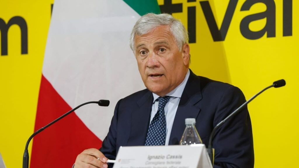 Plaidoyer pour l'Afrique du ministre des Affaires étrangères et de la coopération internationale, Antonio Tajani, à la journée consacrée à la diplomatie du Festival du film de Locarno.