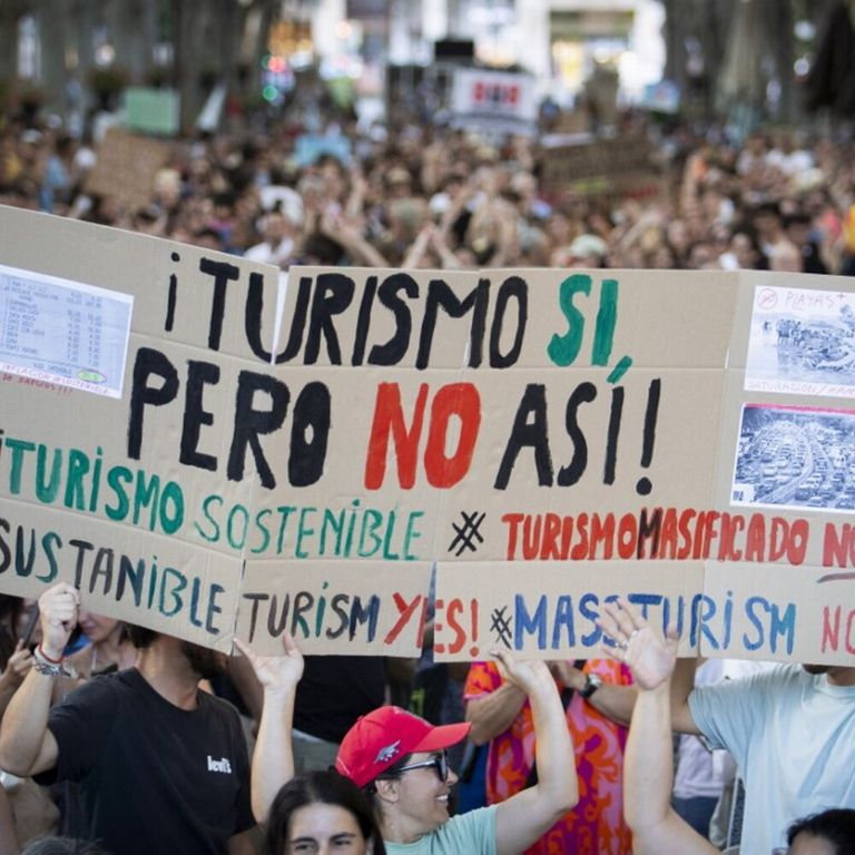 A Madrid I Giovani Scendono In Piazza Per La Casa, "basta B&B"