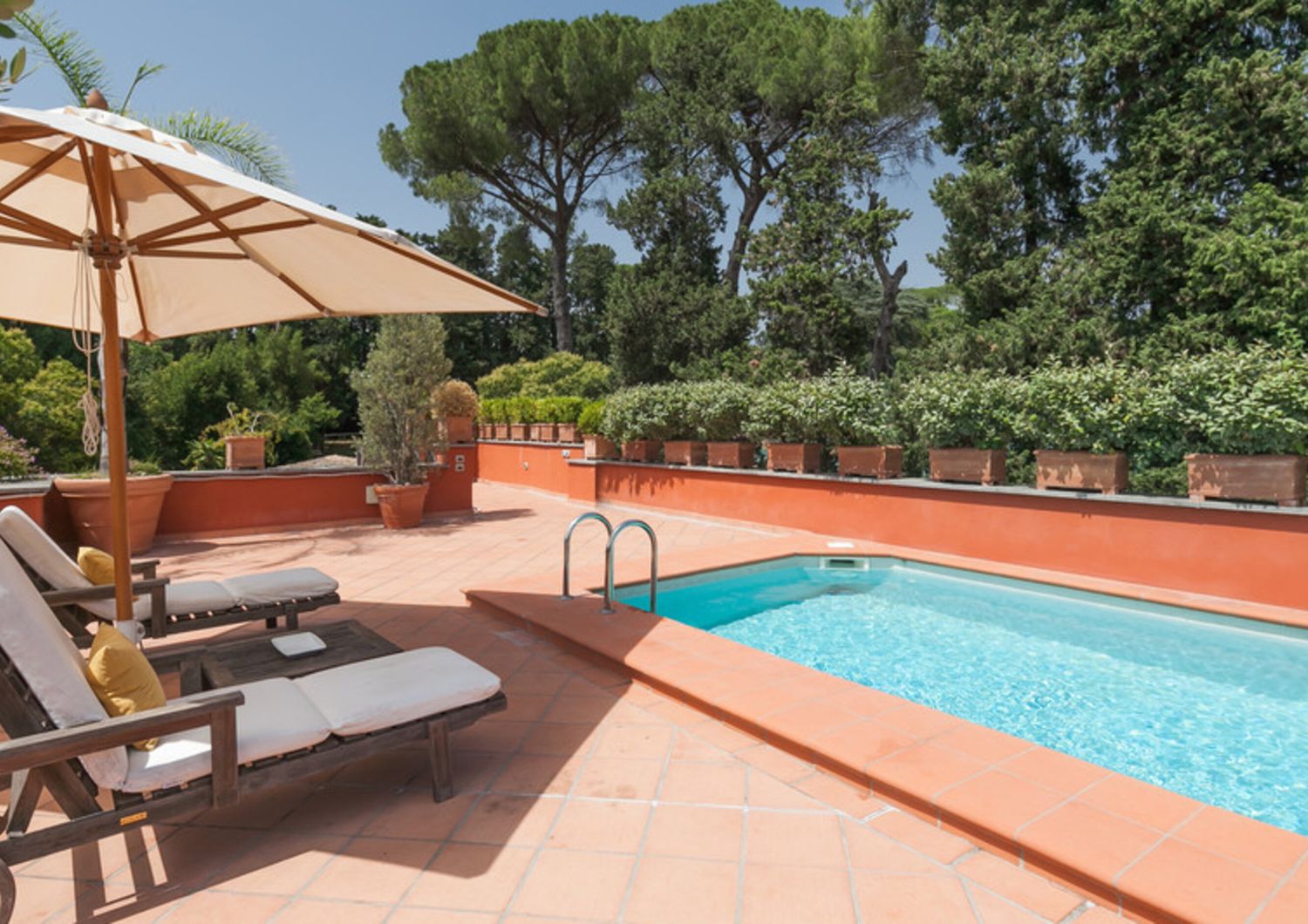 Casa con piscina privata sul tetto (foto onefinestay)