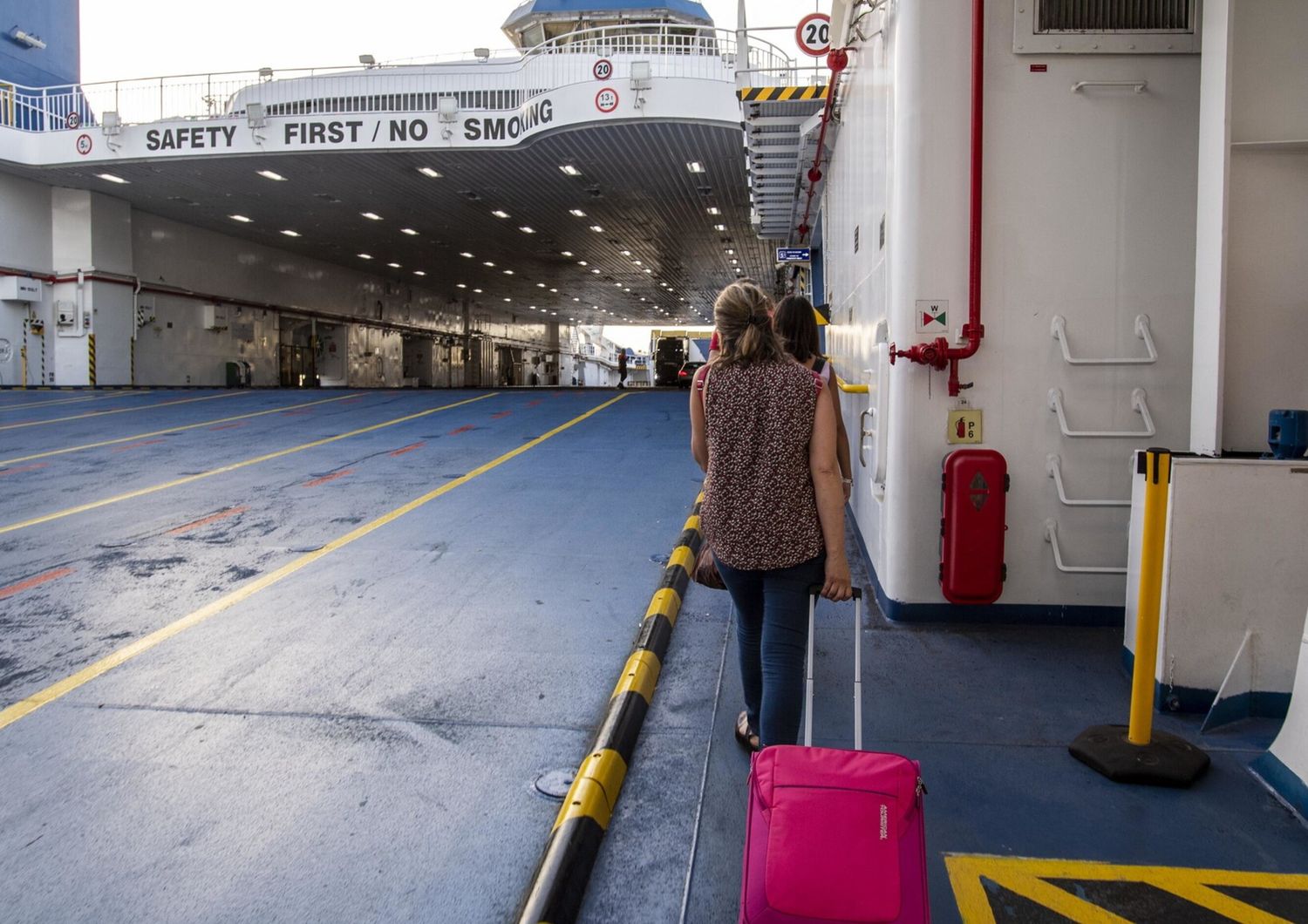 L'imbarco sui traghetti che attraversano lo stretto di Messina