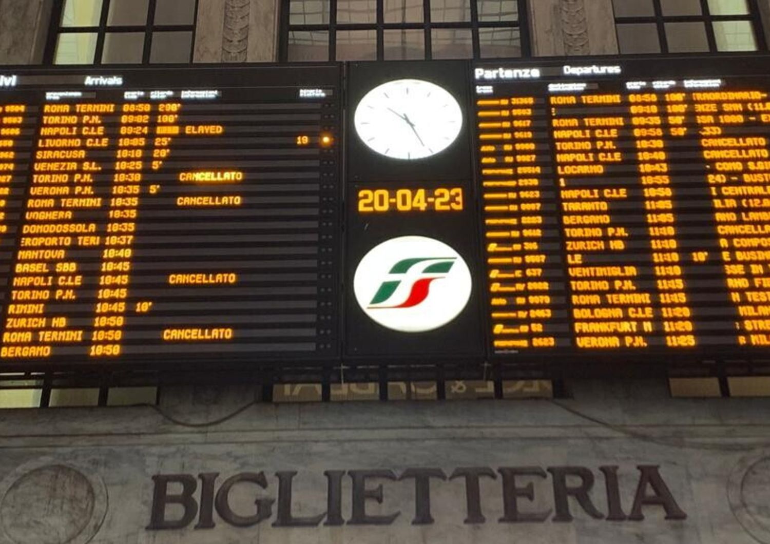 Ritardo treni in stazione