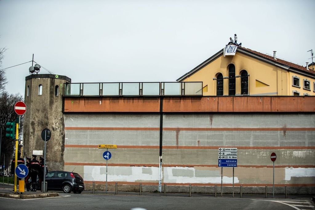 Viaggio nella bolgia di San Vittore. 9 detenuti in una cella