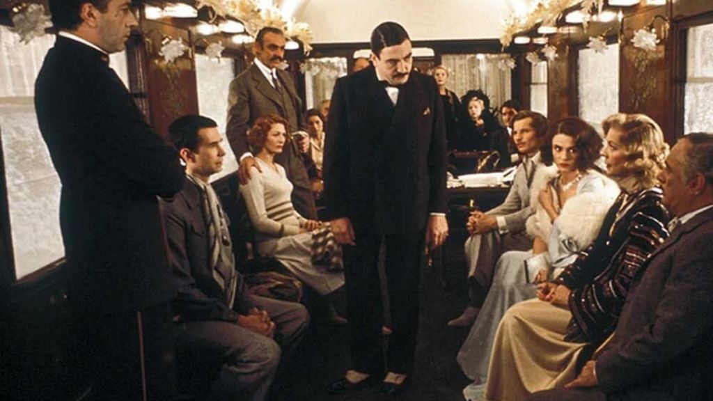 Le célèbre detective Hercule Poirot dans un scène culte du film  « Meurtre dans l'Orient Express » (1974)