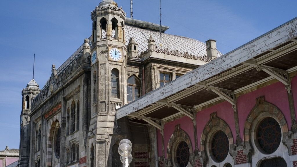 La Station de Sirkeci à Istanbul inaugurée en  1890 comme terminus de l'Orient Express