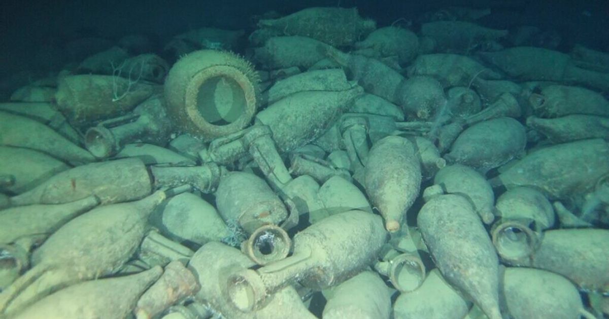 ロボット潜水艦がティレニア海で数百個のローマ時代のアンフォラを回収