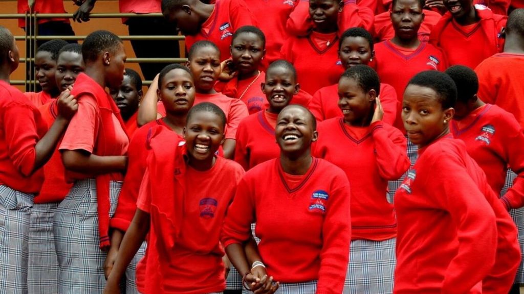 Elèves du lycée Luigi Giussani de Kampala, ouvert par AVSI à Kampala