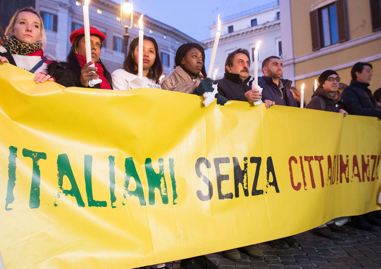 Piazza Montecitorio, fiaccolata del movimento Italianisenzacittadinanza in favore dello Ius soli (2017)