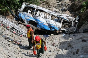 l'autobus che si è ribaltato in Pakistan