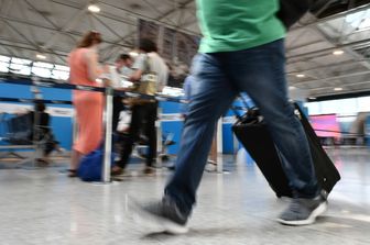 Il centro vaccinale al Terminal 3 dell'aeroporto di Fiumicino