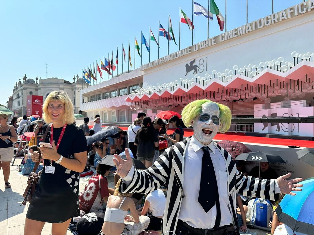 Fan in delirio per l'arrivo di Tim Burton