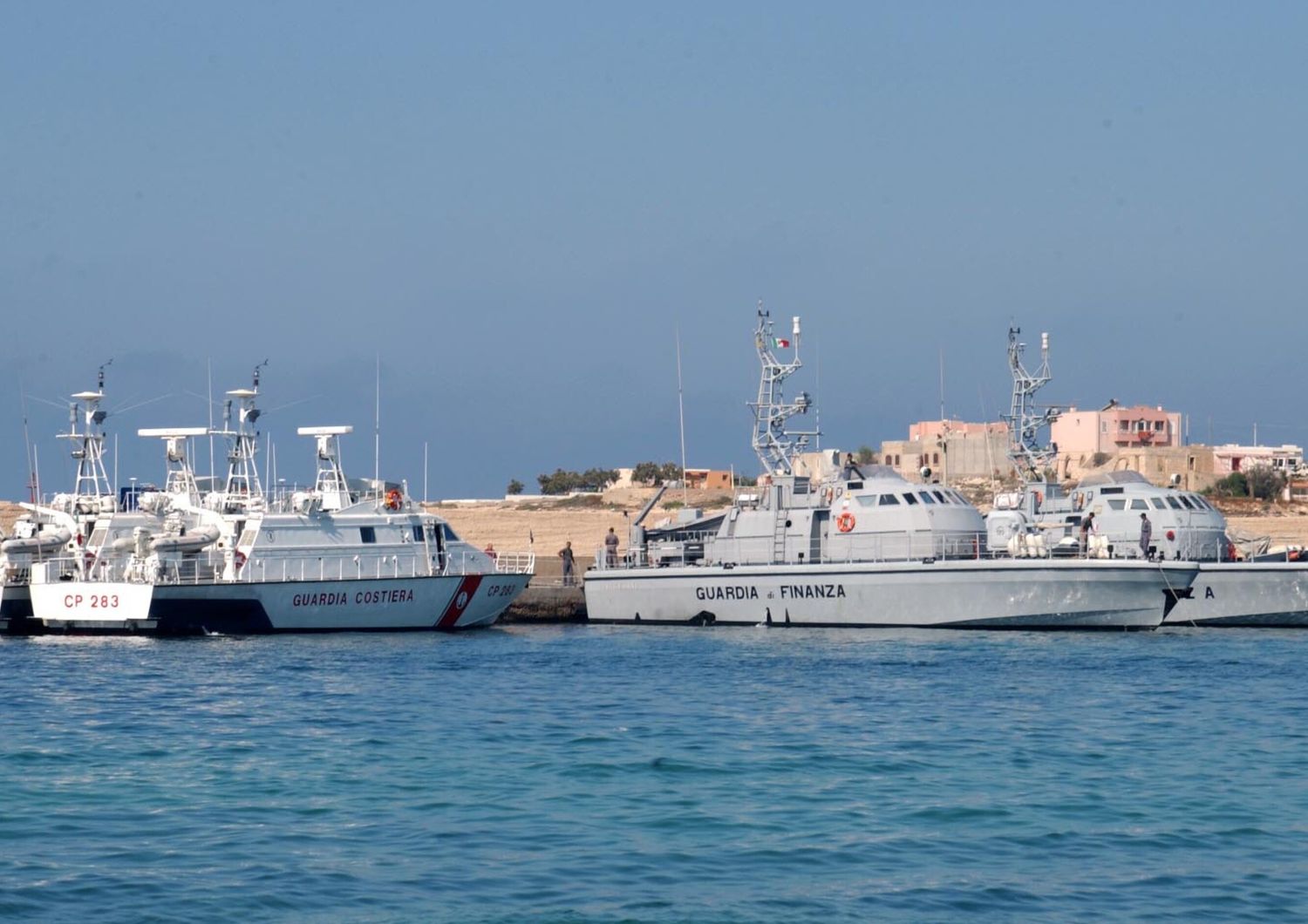 Les patrouilleurs de la Guardia di Finanza et de la Capitainerie du Port italiennes