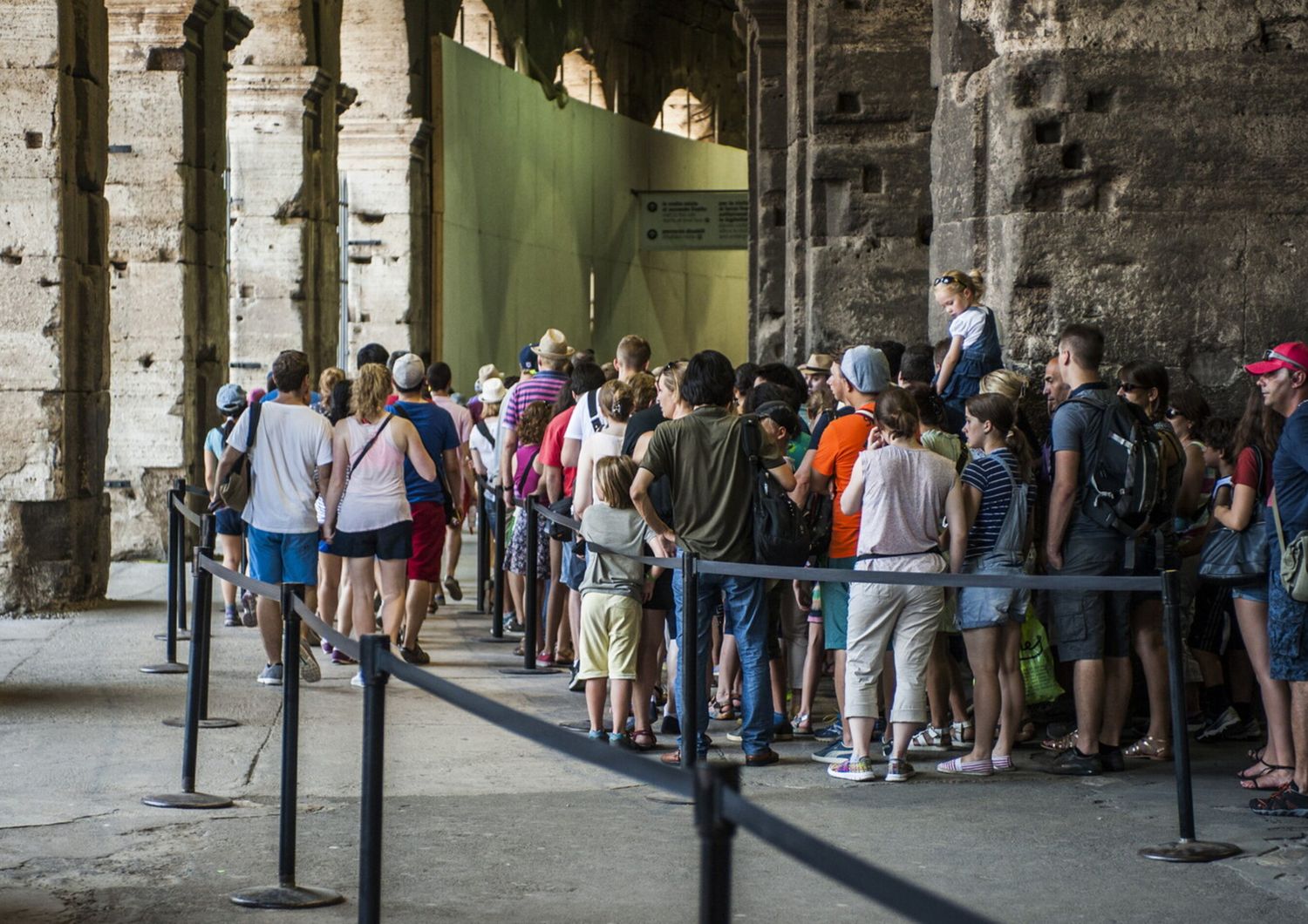 turisti turismo a Roma colosseo (Agf)