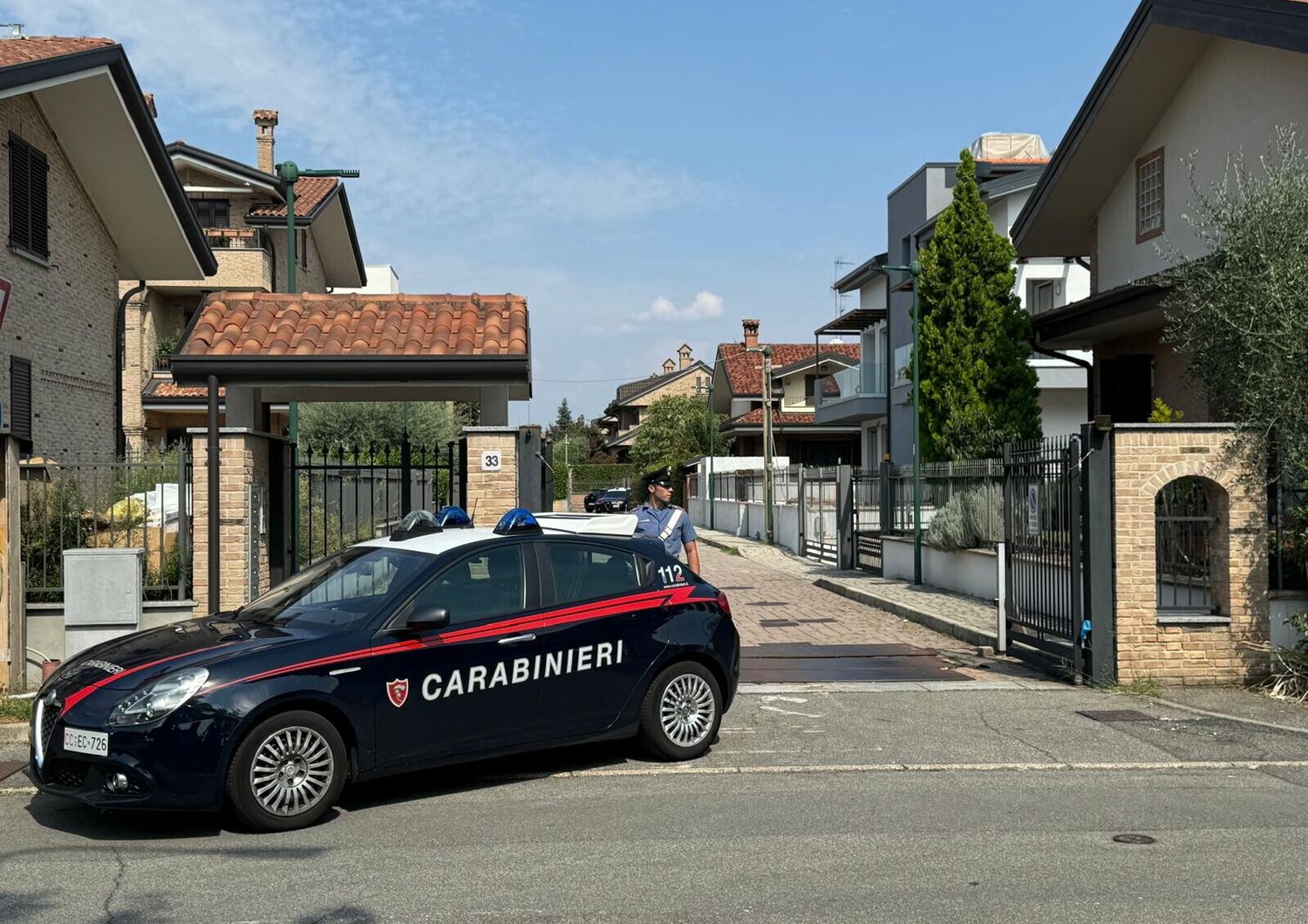 Auto dei carabinieri a Paderno