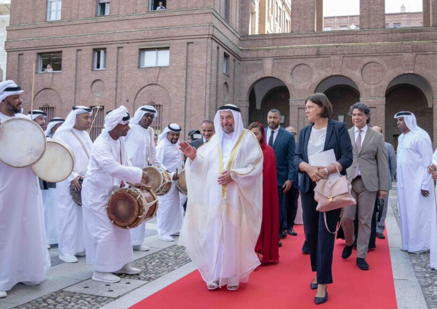 Inauguration de l'Institut culturel arabe  de Milan avec la Rectrice   Elena Beccalli e le  Sultan bin Mohammed Al Qasimi