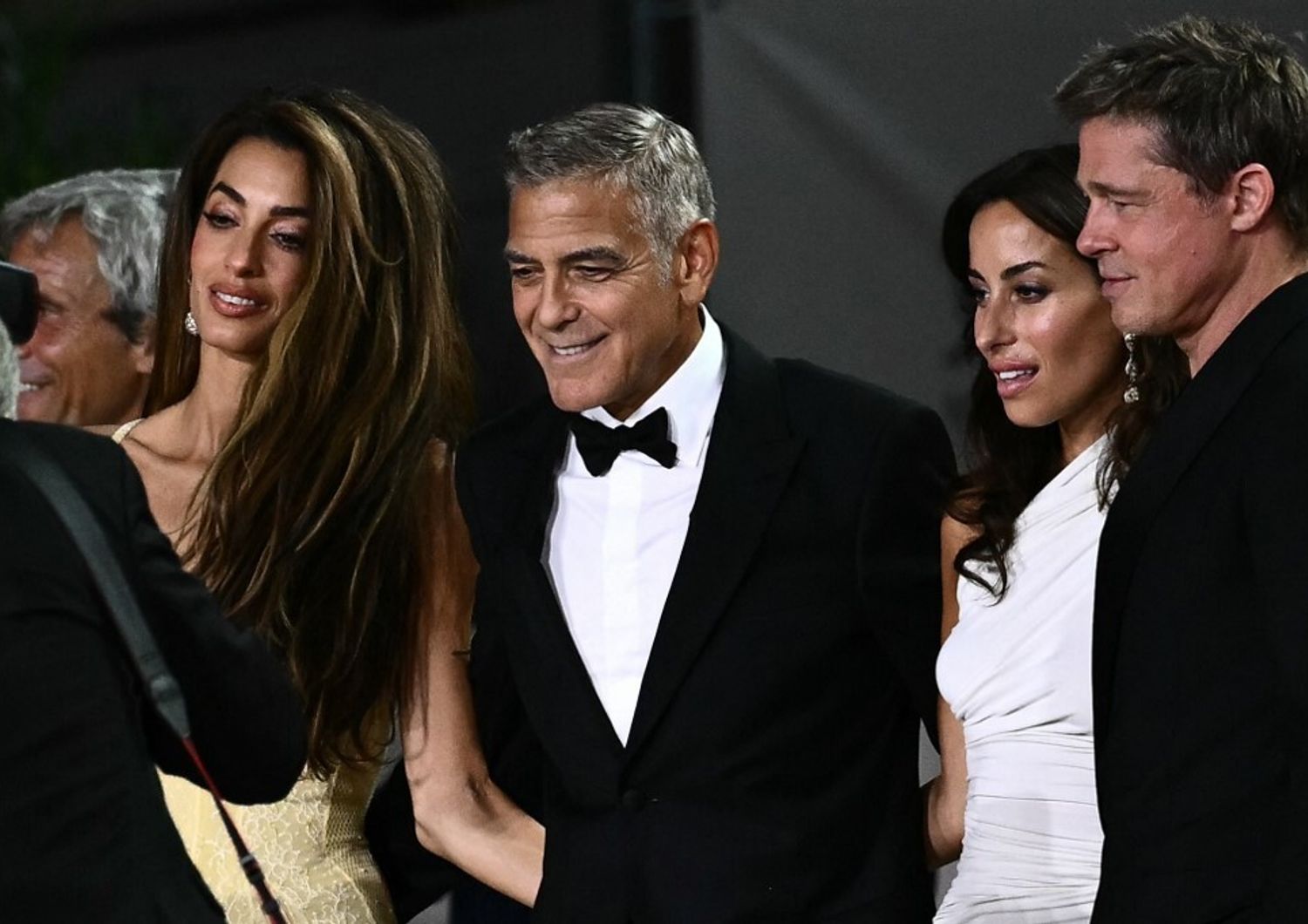 venezia cinema clooney pitt conquistano il lido