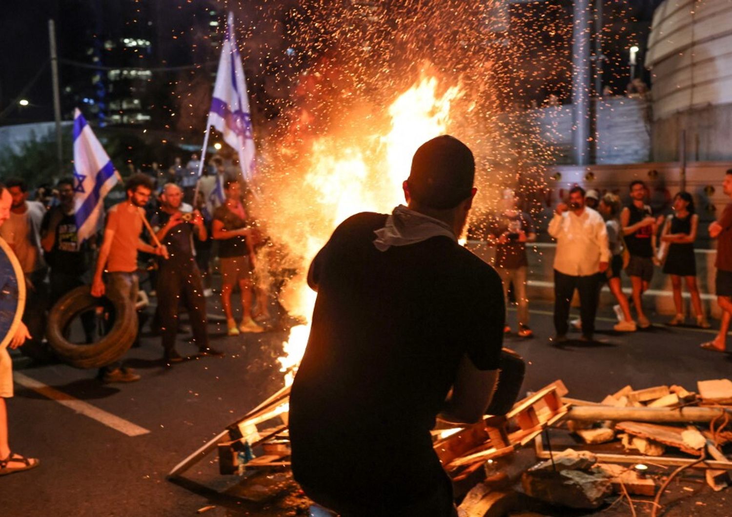 medio oriente scontri tra manifestanti e polizia nei cortei in israele