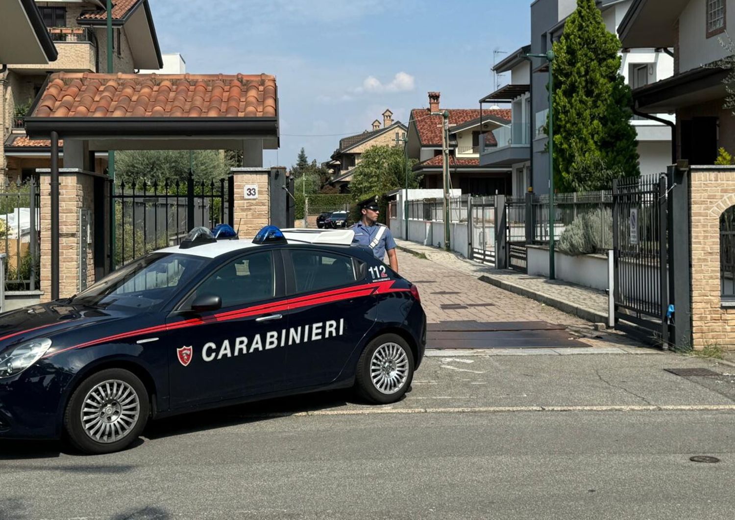 Auto dei carabinieri a Paderno