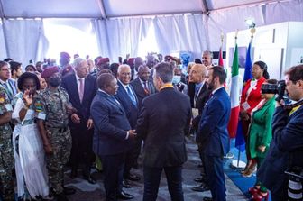 Le président du Mozambique avec l'ambassadeur d'Italie à Maputo dans le pavillon italien, Foire FACIM 2024