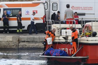 Il recupero delle vittime del veliero affondato a Porticello