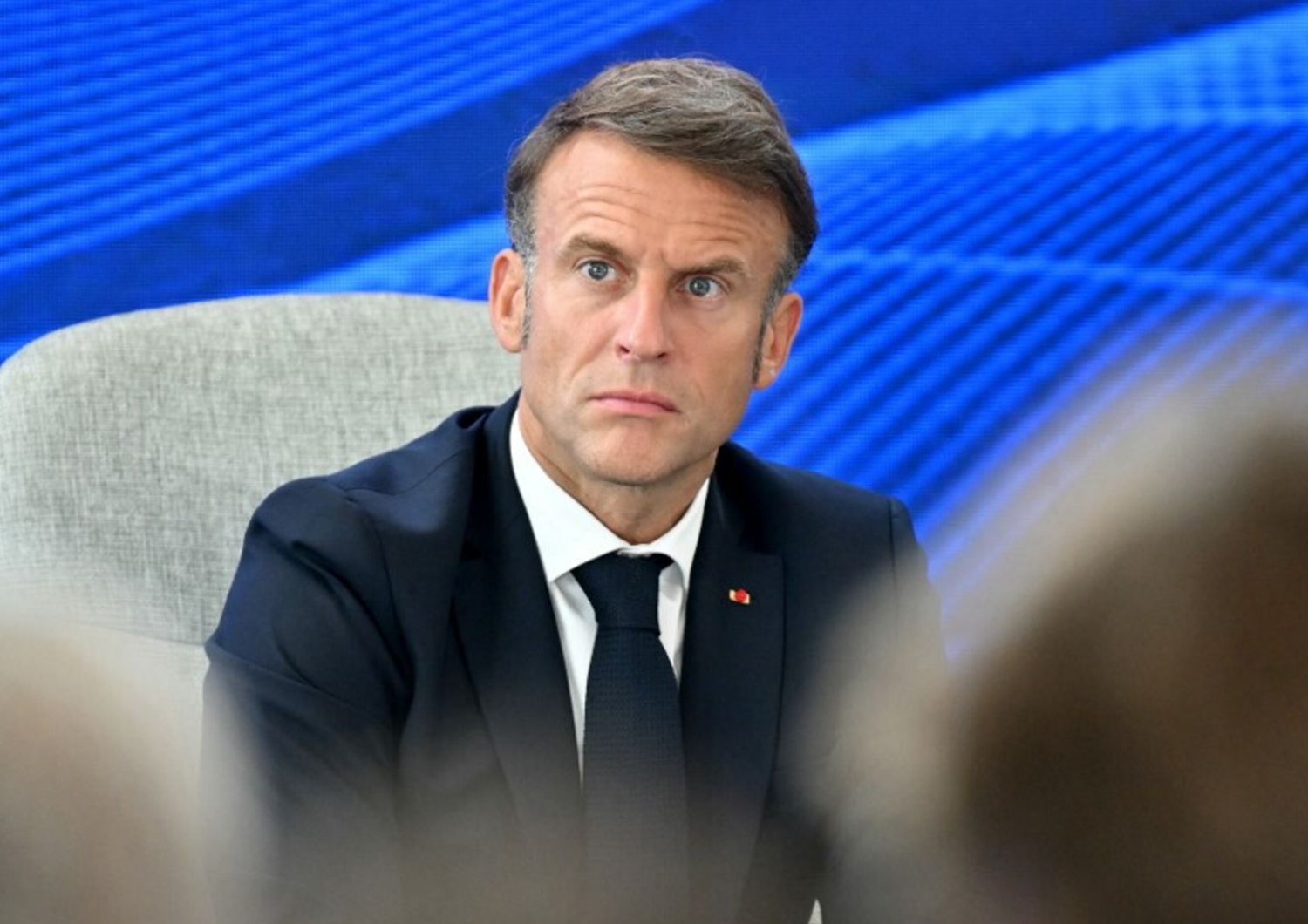 macron propone bertrand premier alla destra