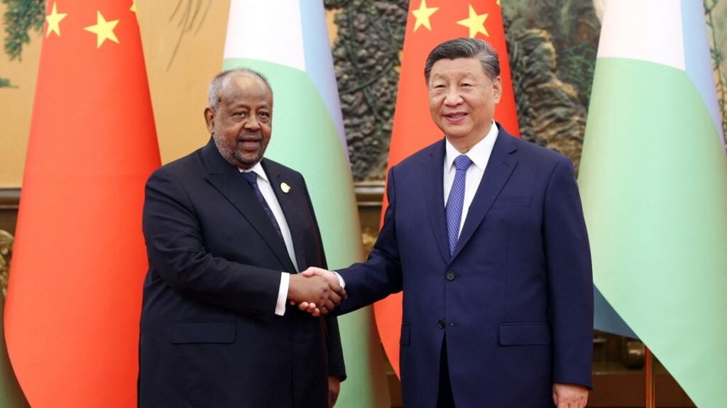 Le président chinois Xi Jinping rencontre Le président djiboutien Ismail Omar Guelleh avec Xi-Jinping au  sommet FOCAC de Pékin