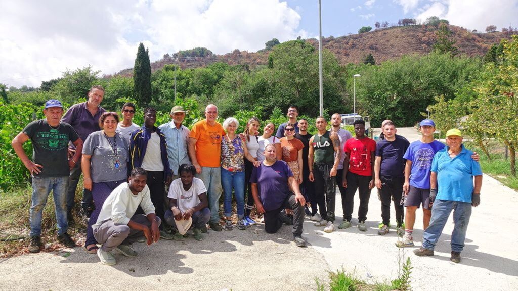 Migrants, étudiants et coopérateurs après la "Récolte de la légalité", Salemi 2024, Sicile