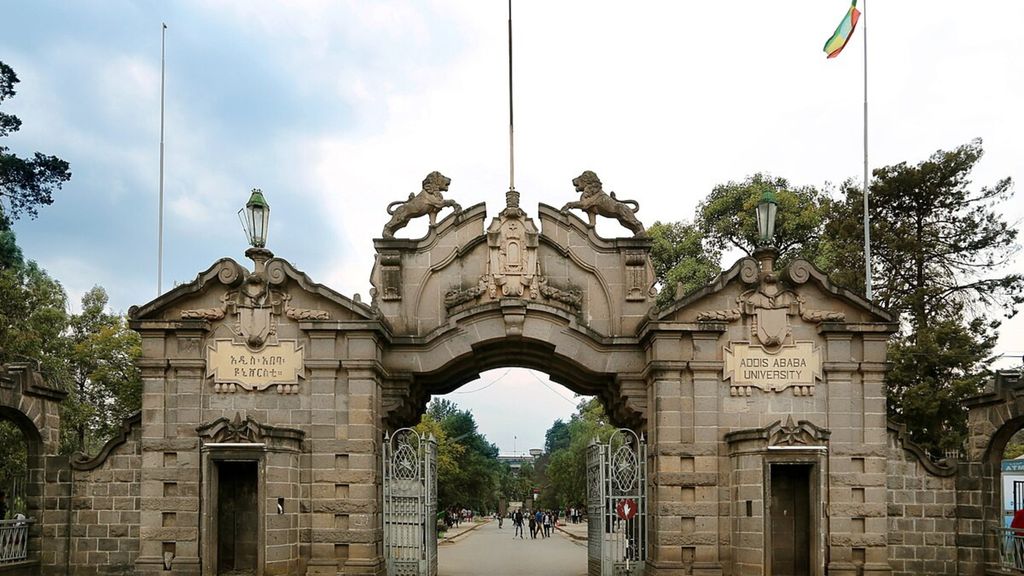 L'entrée monumentale de l'Université de Addis-Abeba, Ethiopie