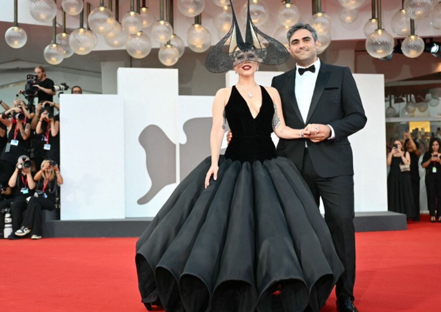 Venezia, Lady Gaga e Michael Polansky sul red carpet