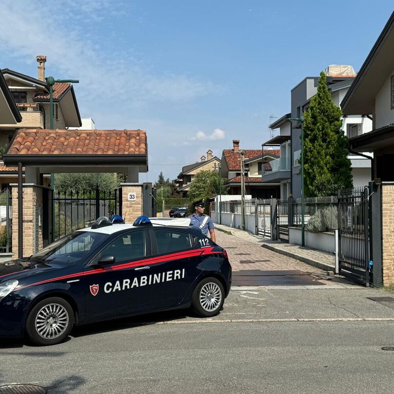 L'abitazione di Paderno Dugnano dove è avvenuta la strage familiare