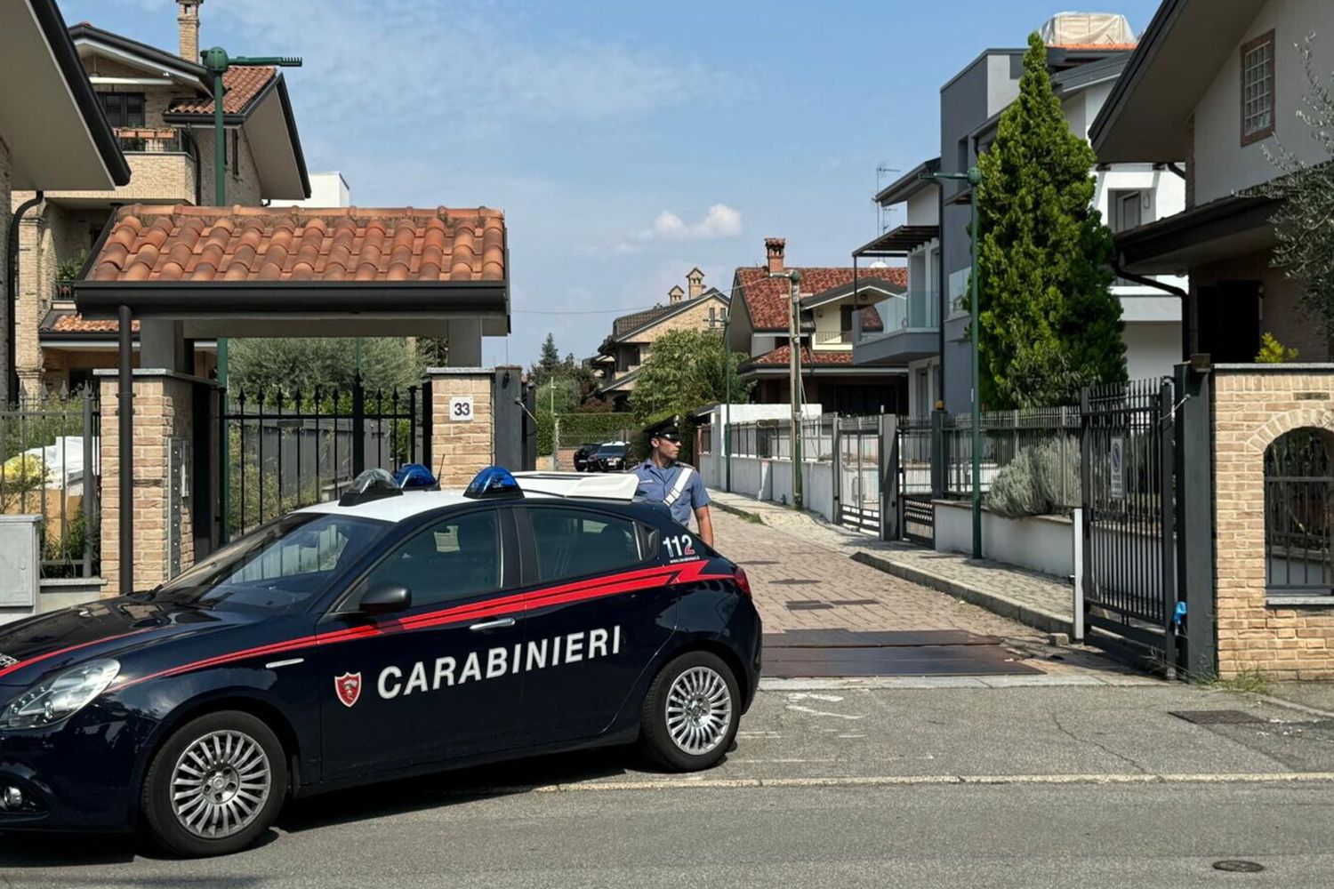 L'abitazione di Paderno Dugnano dove è avvenuta la strage familiare