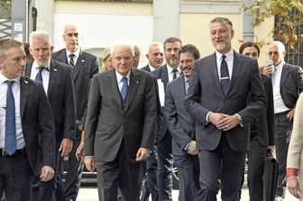 Alessandro Giuli insieme con il presidente della Repubblica Sergio Mattarella