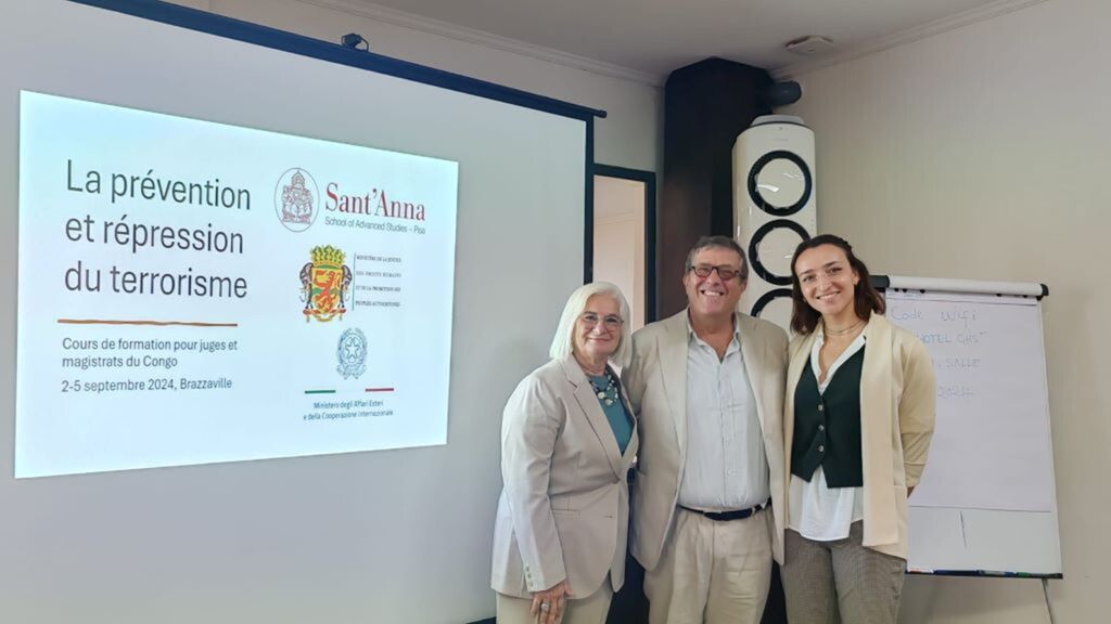 De gauche à droite : Maria Giuliana Civinini, Giovanni Carlo Bruno, Federica Morandi pendant le stage de perfectionnement à Brazzaville (Congo)