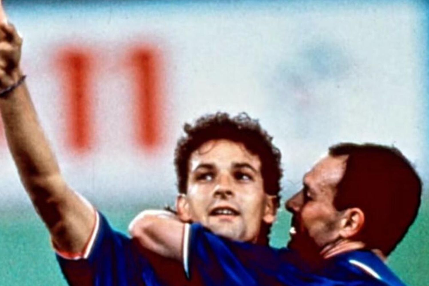 L'abbraccio tra Roberto Baggio e Salvatore Schillaci
