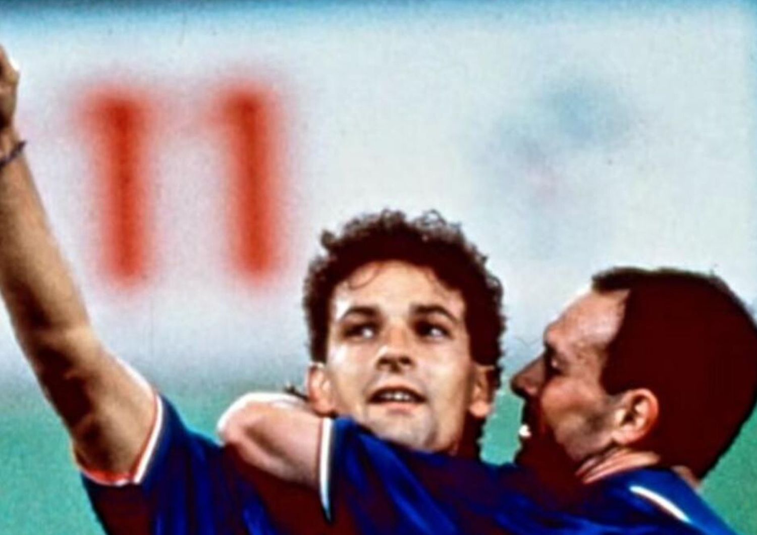 L'abbraccio tra Roberto Baggio e Salvatore Schillaci