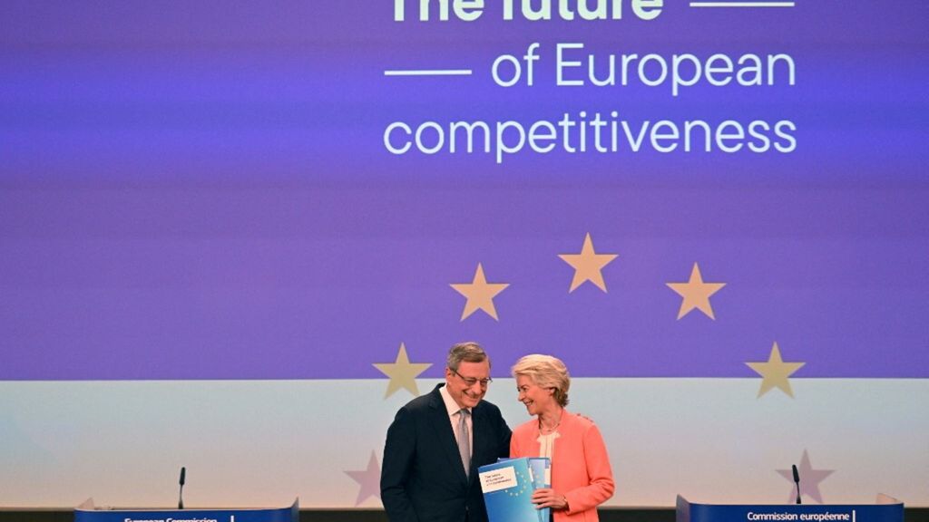 Mario Draghi et la présidente de la Commission européenne Ursula von der Leyen lors de la conférence de presse conjointe sur l'avenir de la compétitivité européenne, Bruxelles,  le 9 septembre 2024