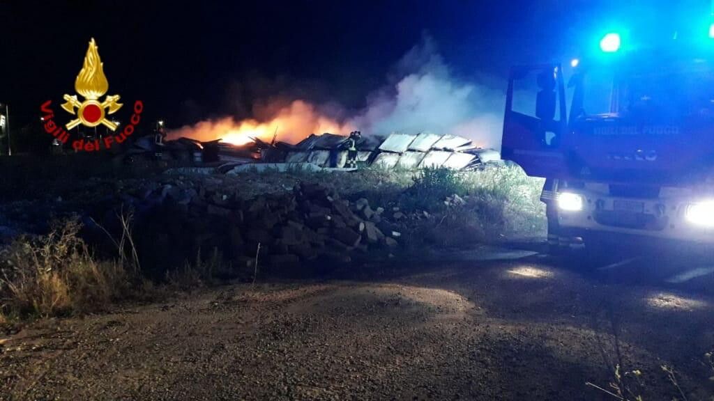 In Sardegna a fuoco duemila pannelli fotovoltaici, si teme un attentato