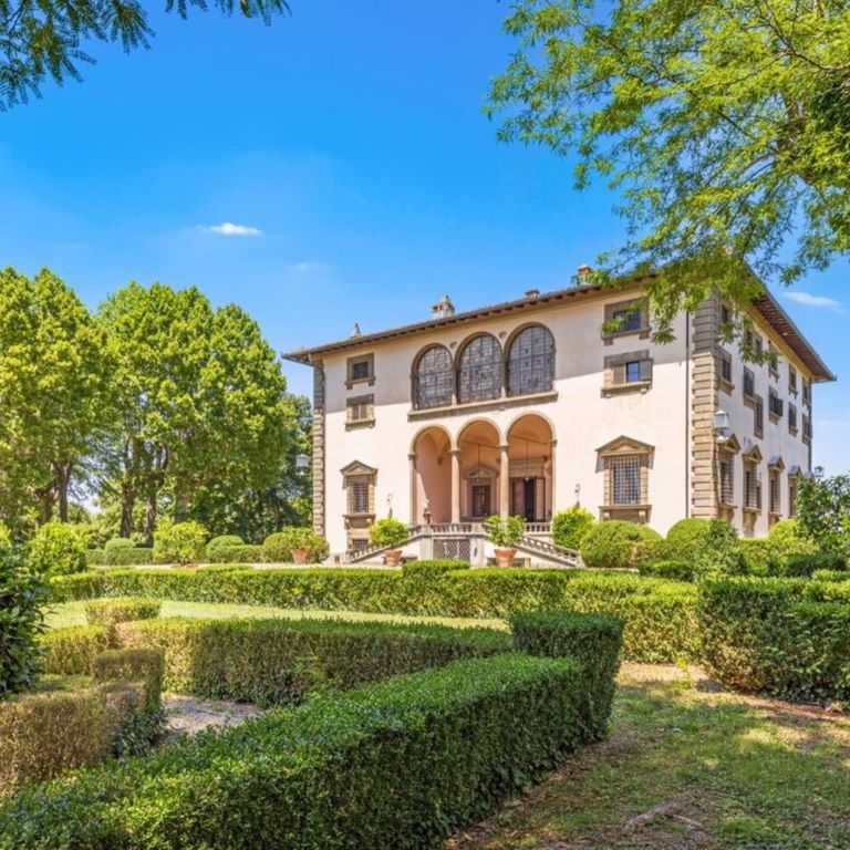 foto villa piaggio agnelli in vendita in toscana