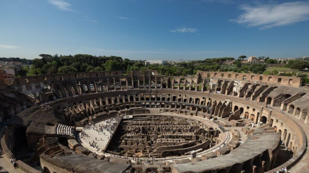 Le Colisée à Rome est l'un des monuments les plus connus et visités au monde