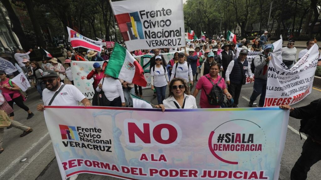 Irruzione di manifestanti in Senato, sospeso in Messico l'esame della riforma sulla giustizia [VIDEO]