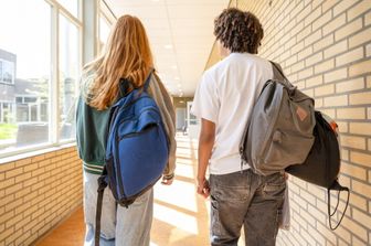 sostanze chimiche possono anticipare puberta femminile