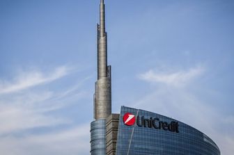 unicredit compra commerzbank