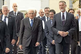 Alessandro Giuli insieme con il presidente della Repubblica Sergio Mattarella