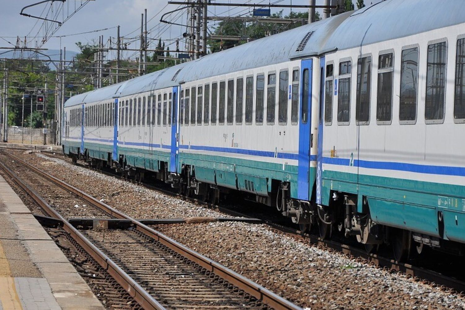 treno treni stazione binari binario ferrovia ferrovie - pixabay