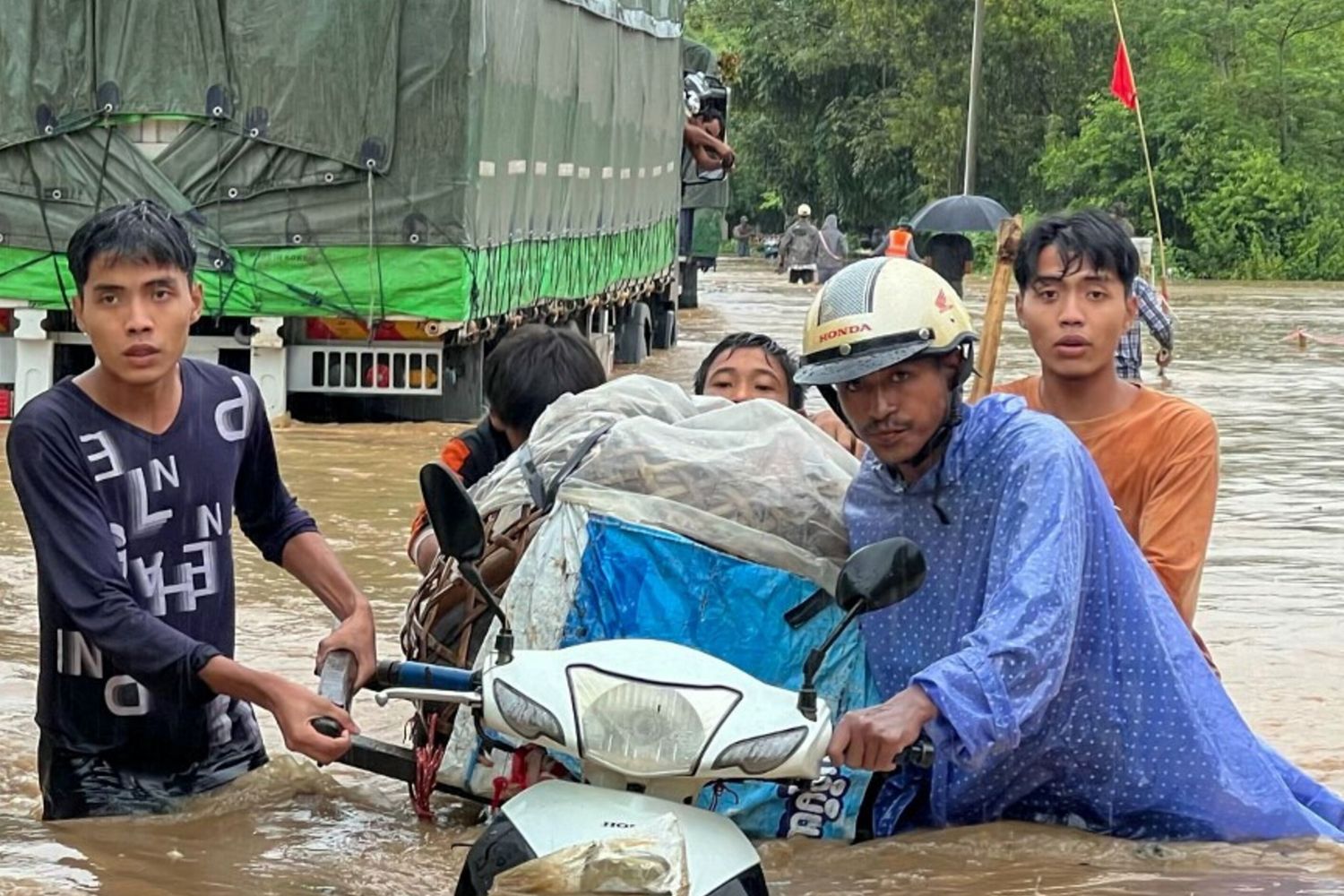 Inondazione per tifone Yagi