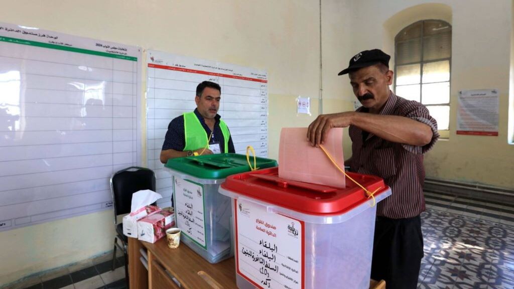 Des électeurs aux législatives du 10 septembre en Jordanie