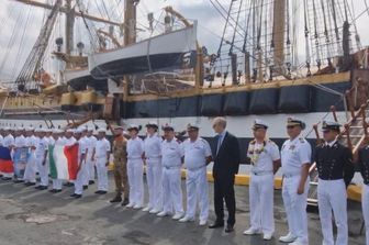 marina militare nave amerigo vespucci nelle filippine