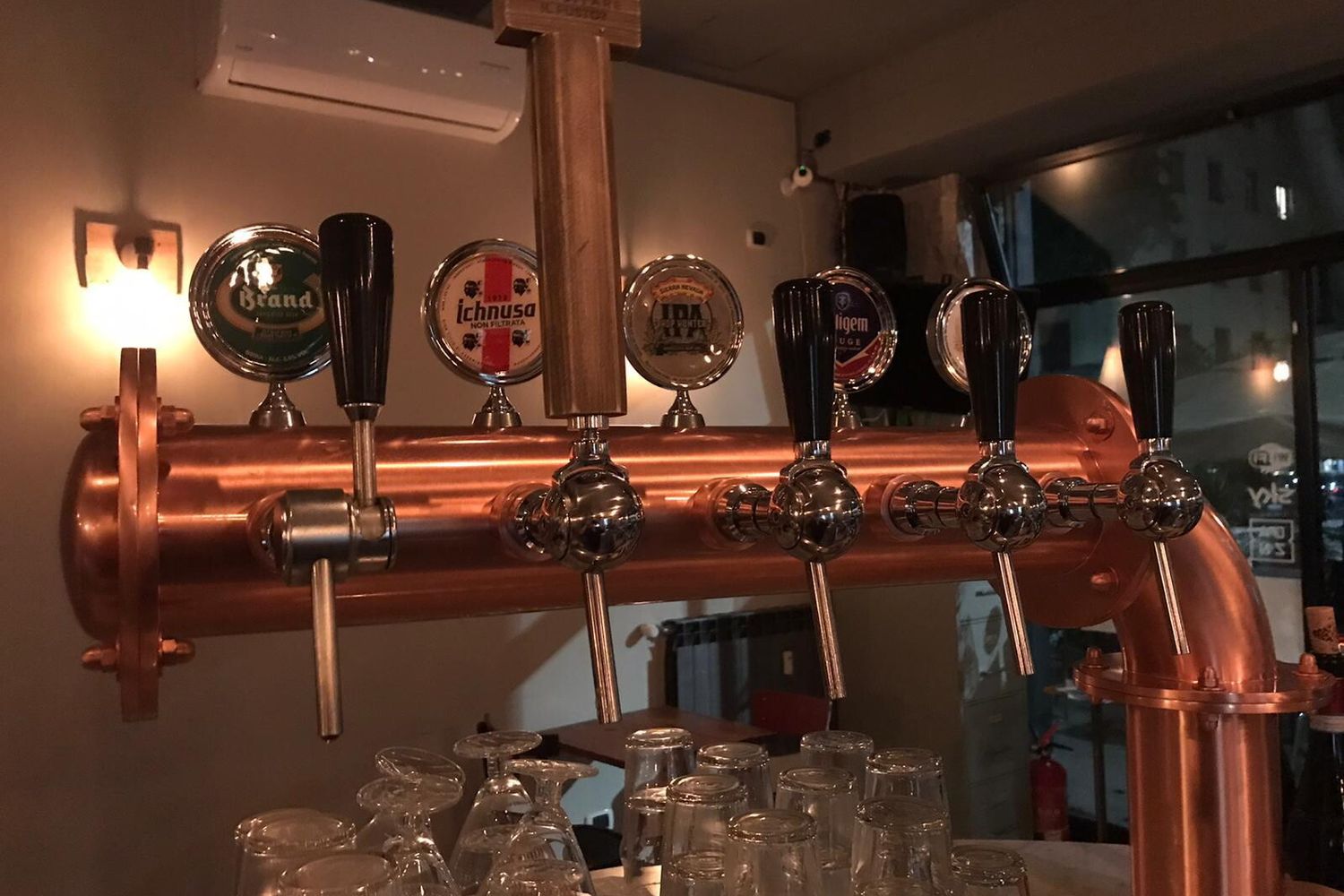 Il bar del 41enne di Milano