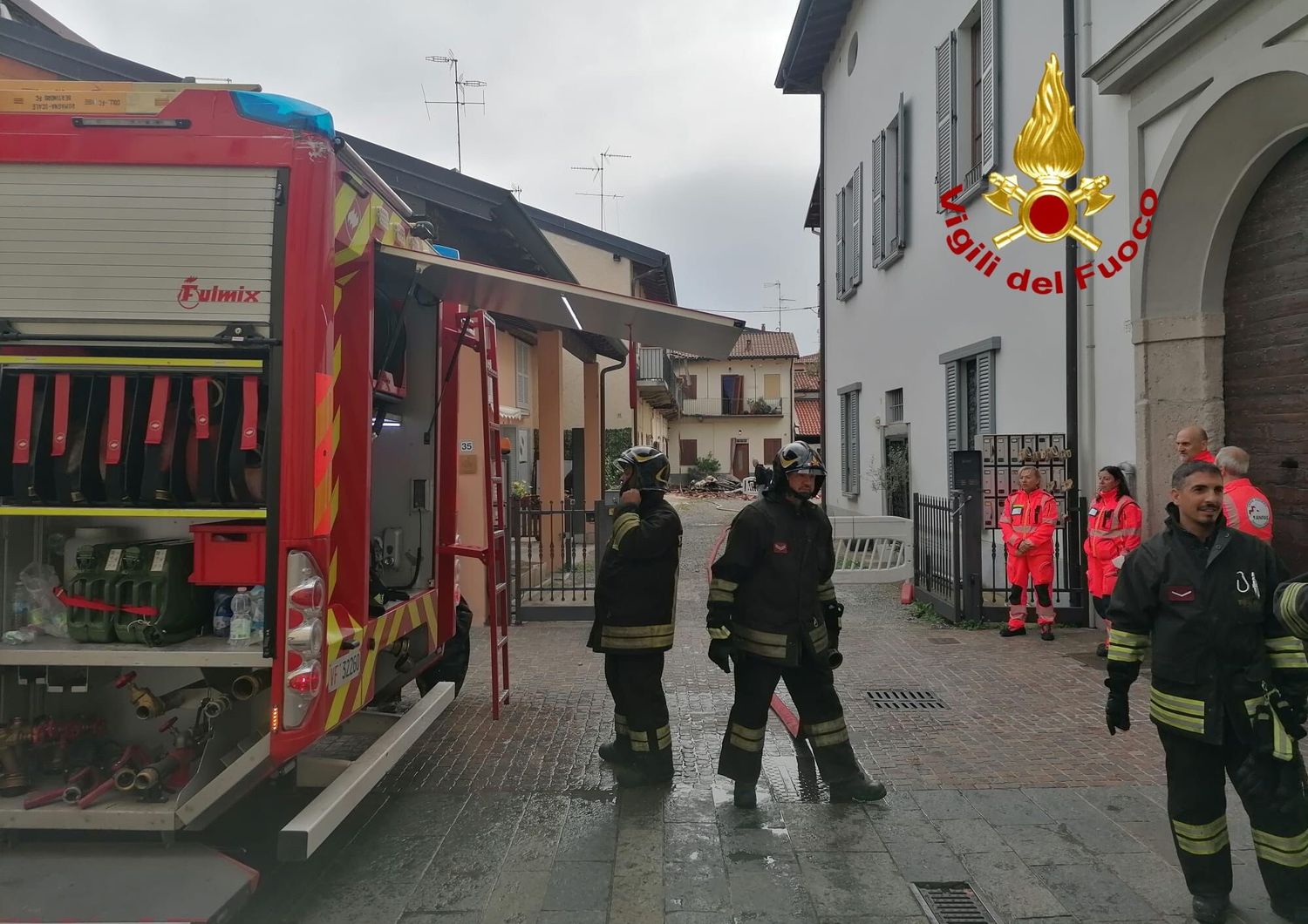 incendio nel milanese senzatetto 70enne muore carbonizzato