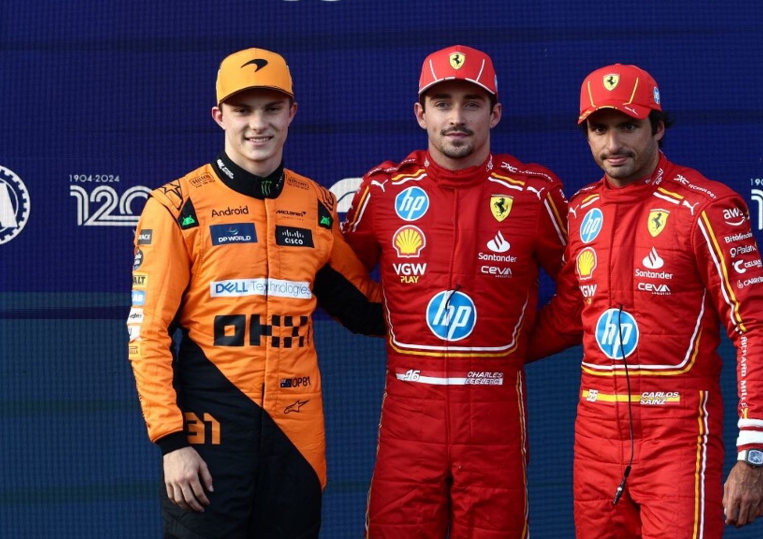 Leclerc tra Piastri (a sinistra) e Sainz